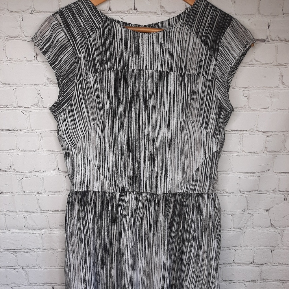 🎀 4/$25 Mossimo dress size S petite - Picture 2 of 4
